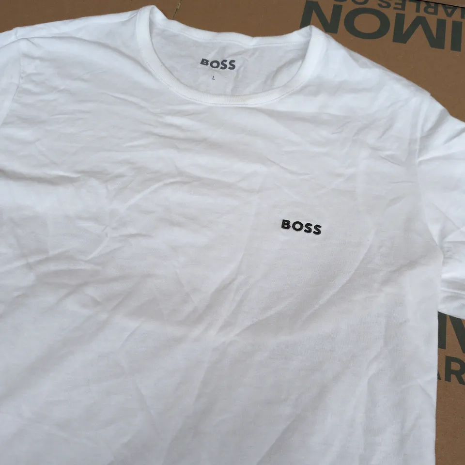 BOSS WHITE T-SHIRT – MEN'S SIZE L