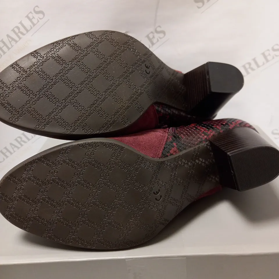 VIONIC UPRIGHT NAOMI SNAKE PRINT WINE BOOTS - SIZE 6 