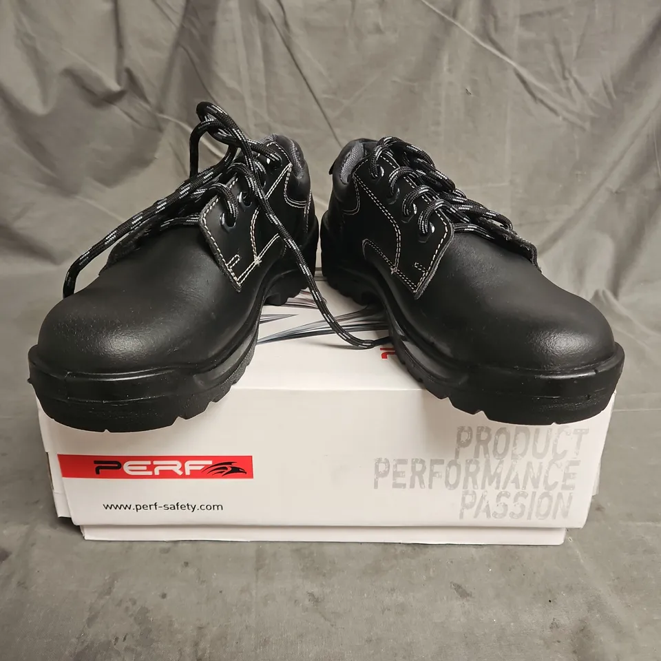 BOXED PAIR OF PERF SAFETY SHOES IN BLACK SIZE UK 6