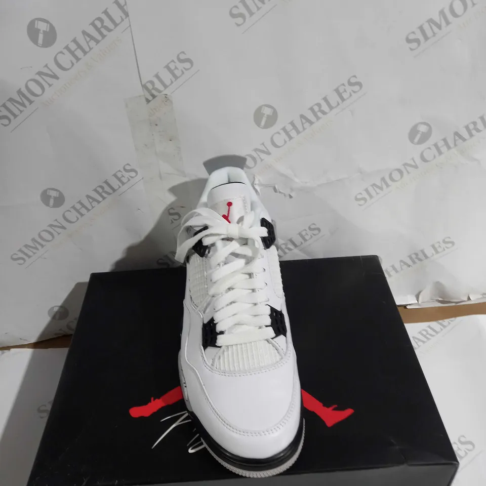 BOXED PAIR OF AIR HORDAN 4 RETRO OG UK 6 GREY/WHITE/BLACK