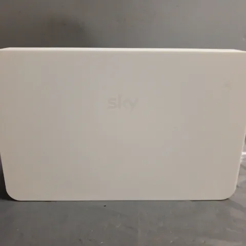 BOXED SKY SR213-02-UK-WHT DUAL BAND WI-FI ROUTER