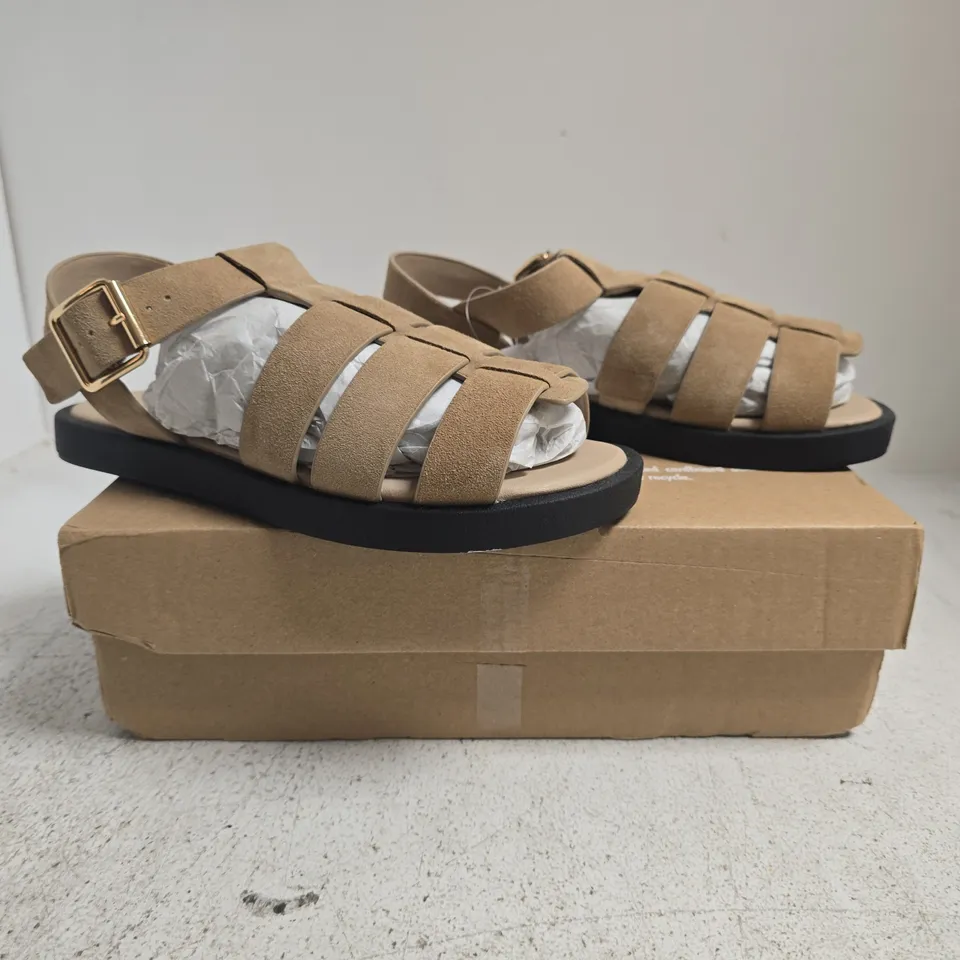 BOXED PAIR OF JD WILLIAMS OPEN TOE SANDALS IN LIGHT TAUPE SIZE 5