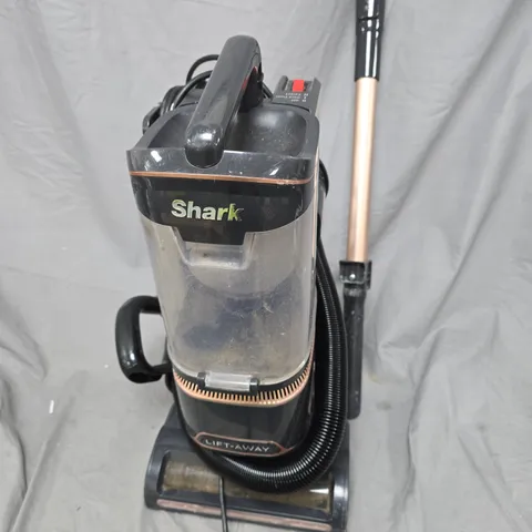 SHARK CORDED UPRIGHT VACUUM - NZ6OUKT