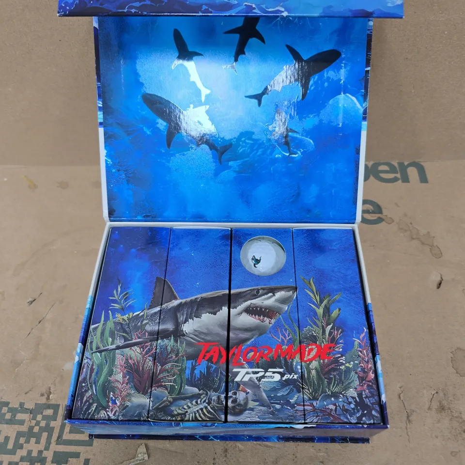 TAYLORMADE TP5 SHARK GOLF BALLS SET