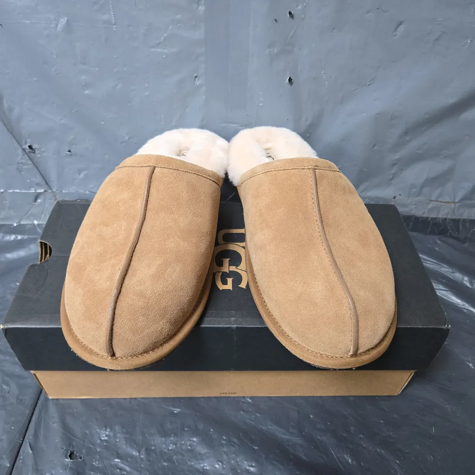 BOXED PAIR OF UGG SCUFF SLIPPERS IN BROWN - UK 10