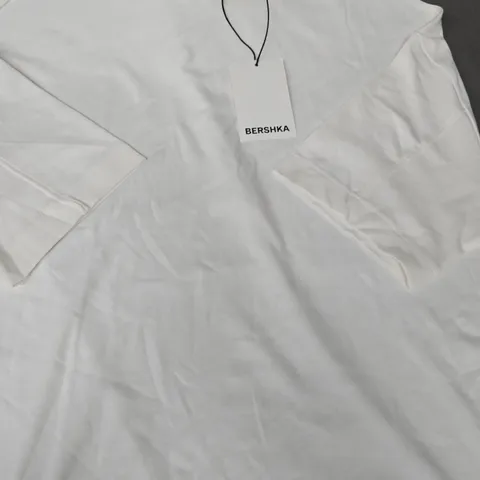 BERSHKA CREW NECK T-SHIRT IN WHITE SIZE MEDIUM
