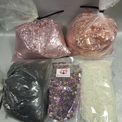 BOX OF APPROXIMATELY 8 ASSORTED SEQUIN BAGS TO INCLUDE - BLACK - WHITE - PINK - ETC - COLLECTION ONLY