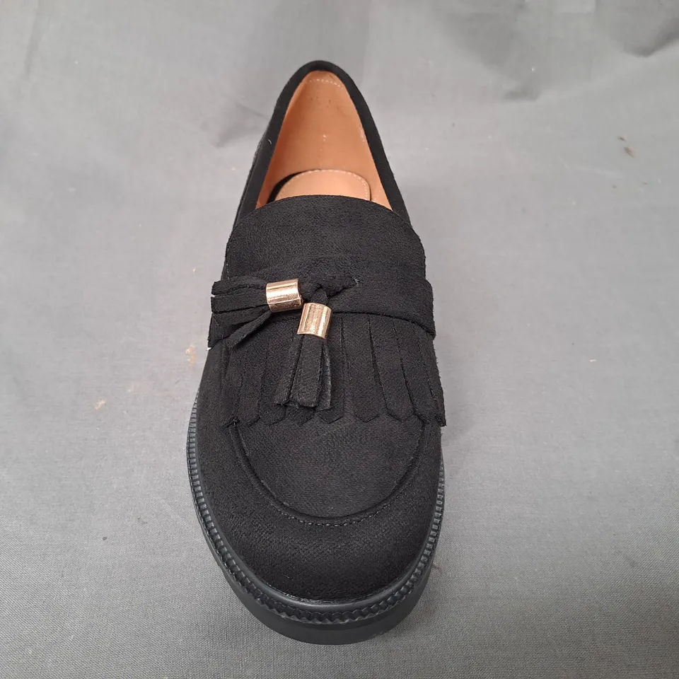 BOXED PAIR OF DESIGNER LOAFERS IN BLACK EU SIZE 39