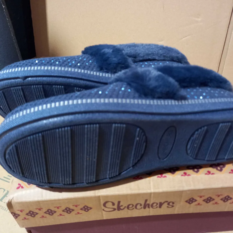 SKETCHERS COZY SLIPPER SIZE 5