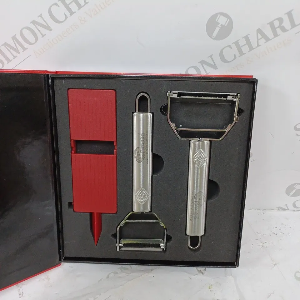 BOXED SET OF PIRANHA PEELERS AND SLICERS