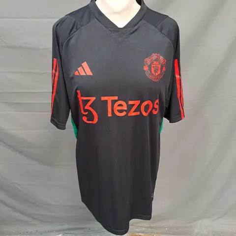 ADIDAS MANCHESTER UNITED FOOTBALL JERSEY IN BLACK/ORANGE SIZE M