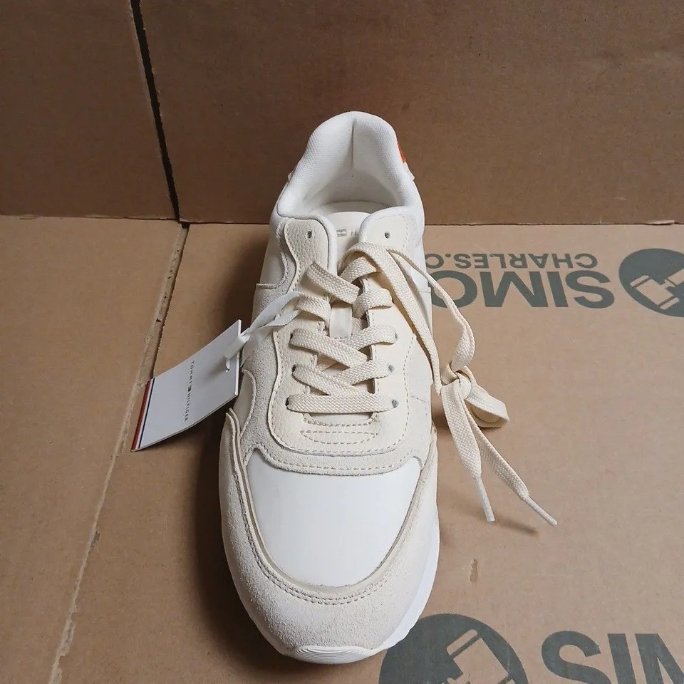 PAIR OF TOMMY HILFIGER THE EASY RUNNER TRAINERS – WOMEN’S, UK 7.5