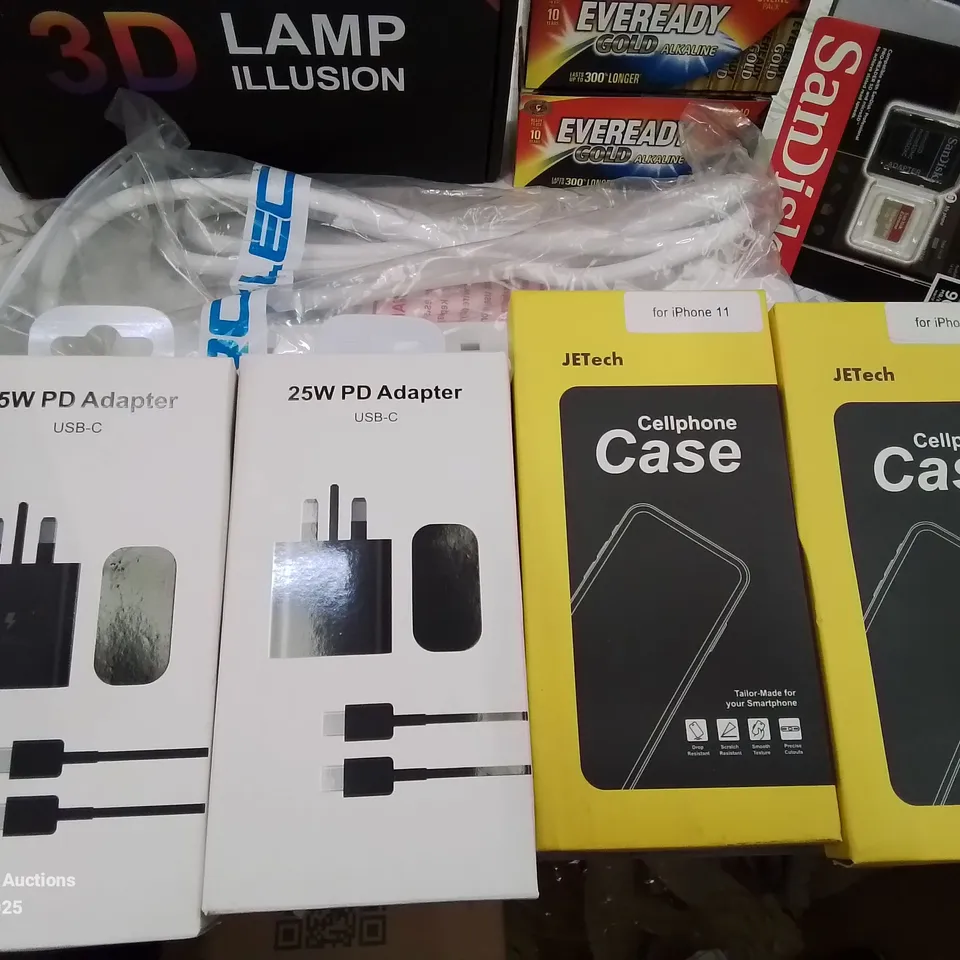 BOX CONTAINING LARGE AMOUNT OF BOXED ELECTRICAL ITEMS TO INCLUDE: POWER BANKS, HIMALAYAN SALT LAMP, CANDLE LIGHT BULBS, PHONE CASES, CHARGING CABLES AND LOTS MORE.