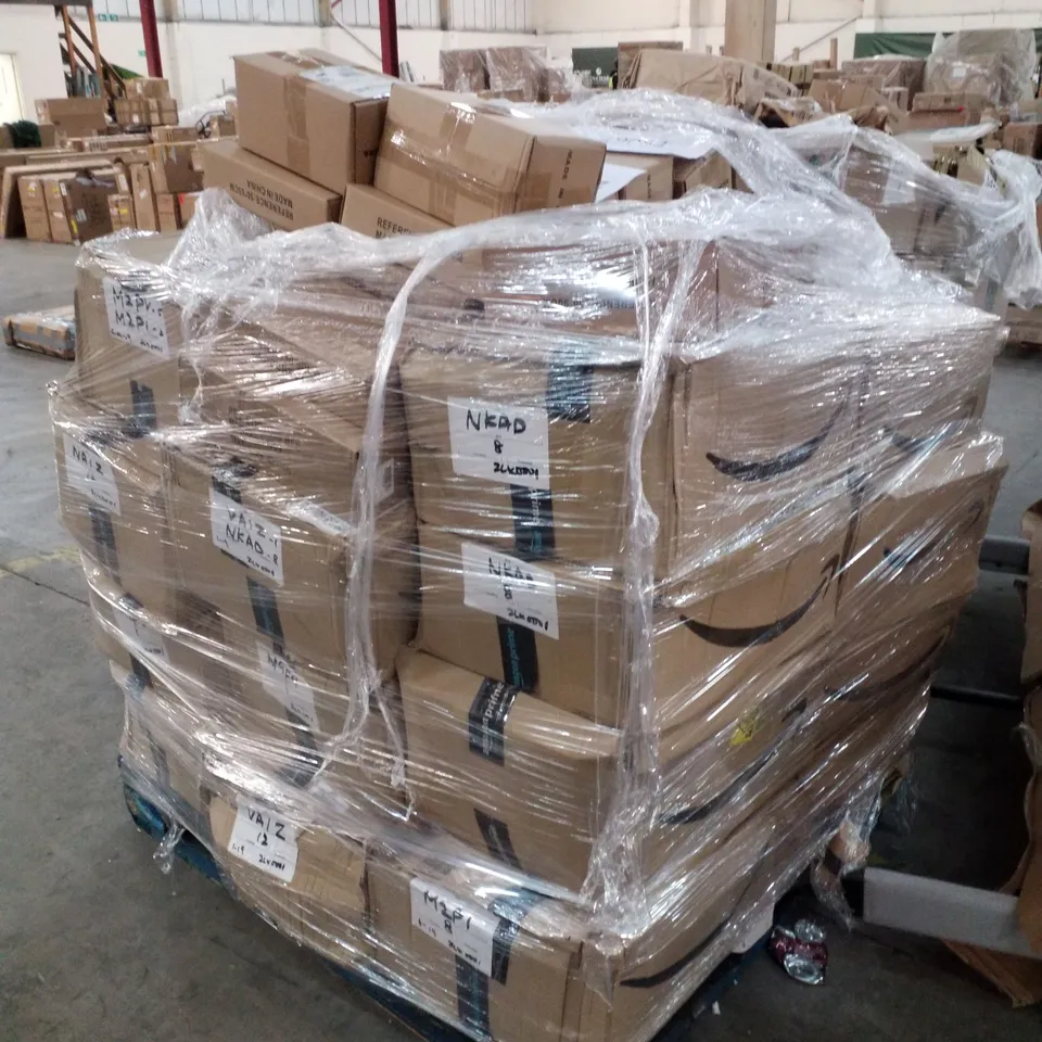 PALLET CONTAINING ASSORTED PET COOLING MATS