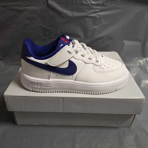 BOXED PAIR OF KIDS NIKE FORCE 1 LOW EASYON TRAINERS - UK SIZE 13