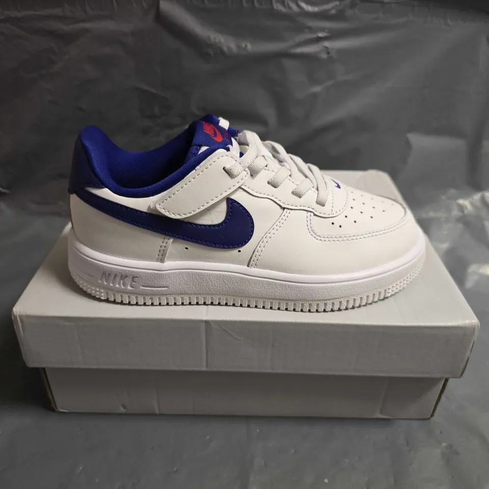 BOXED PAIR OF KIDS NIKE FORCE 1 LOW EASYON TRAINERS - UK SIZE 13