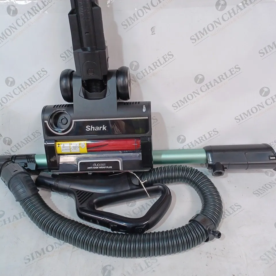 BOXED SHARK STRATOS UPRIGHT VACUUM CLEANER WITH PET-TOOL & CAR KIT NZ860UK - COLLECTION ONLY