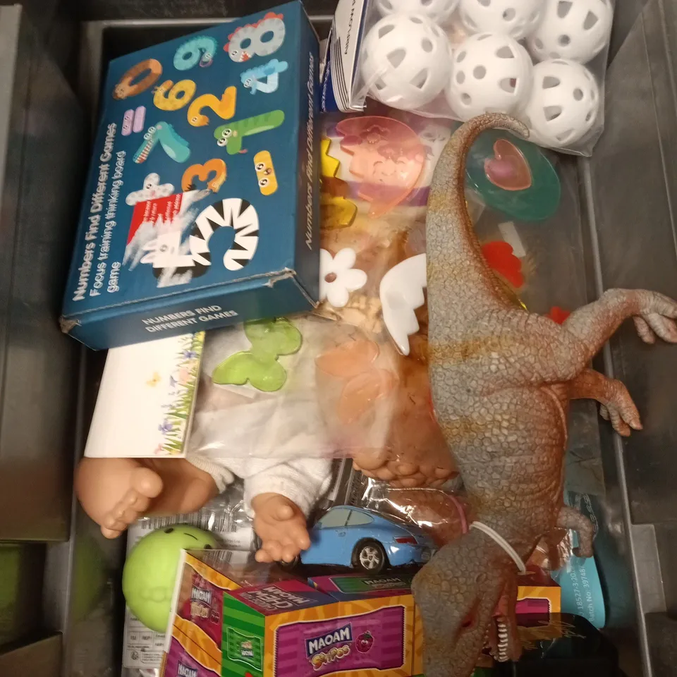 APPROXIMATELY 10 ASSORTED TOYS & GAMES PRODUCTS TO INCLUDE NERF GUN, WALKIE TALKIES, FIGURINE ETC 