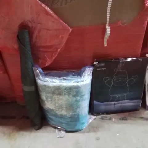PALLET OF ASSORTED HOUSEHOLD GOODS AND PRODUCTS TO INCLUDE;LARGE RUG,MAT,STAKE LIGHT