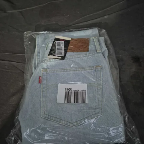 LEVI'S JEANS – LIGHT WASH DENIM - SIZE UNSPECIFIED