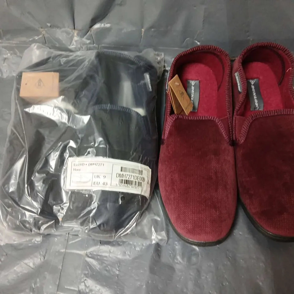 APPROXIMATELY 28 DUNLOP LLOYD SLIPPERS IN NAVY & RED (VARIOUS SIZES)