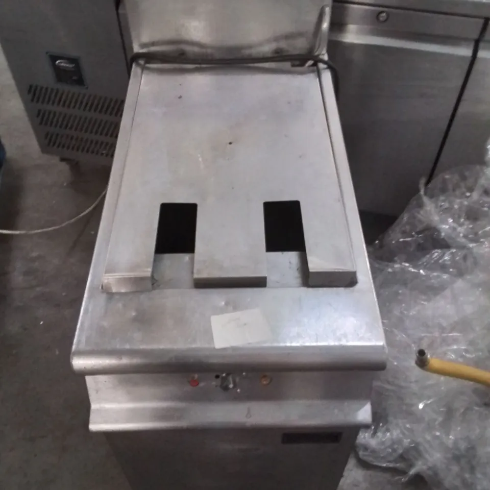 FALCON DOMINATOR FREE STANDING PROPANE GAS FILTRATION FRYER G3840F