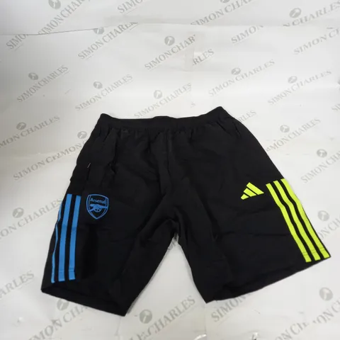 ARSENAL FC TRAINING SHORTS SIZE M