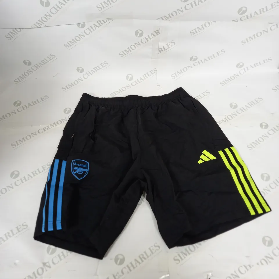 ARSENAL FC TRAINING SHORTS SIZE M