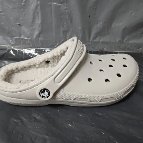 UNBOXED PAIR OF CROCS CLASSIC LINED CROCS IN GREY - UK M6/W7