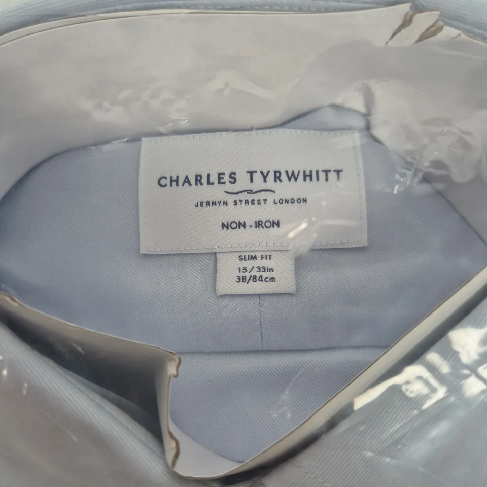CHARLES TYRWHITT LIGHT BLUE NON-IRON SLIM FIT SHIRT, NECK 15IN / SLEEVE 33IN