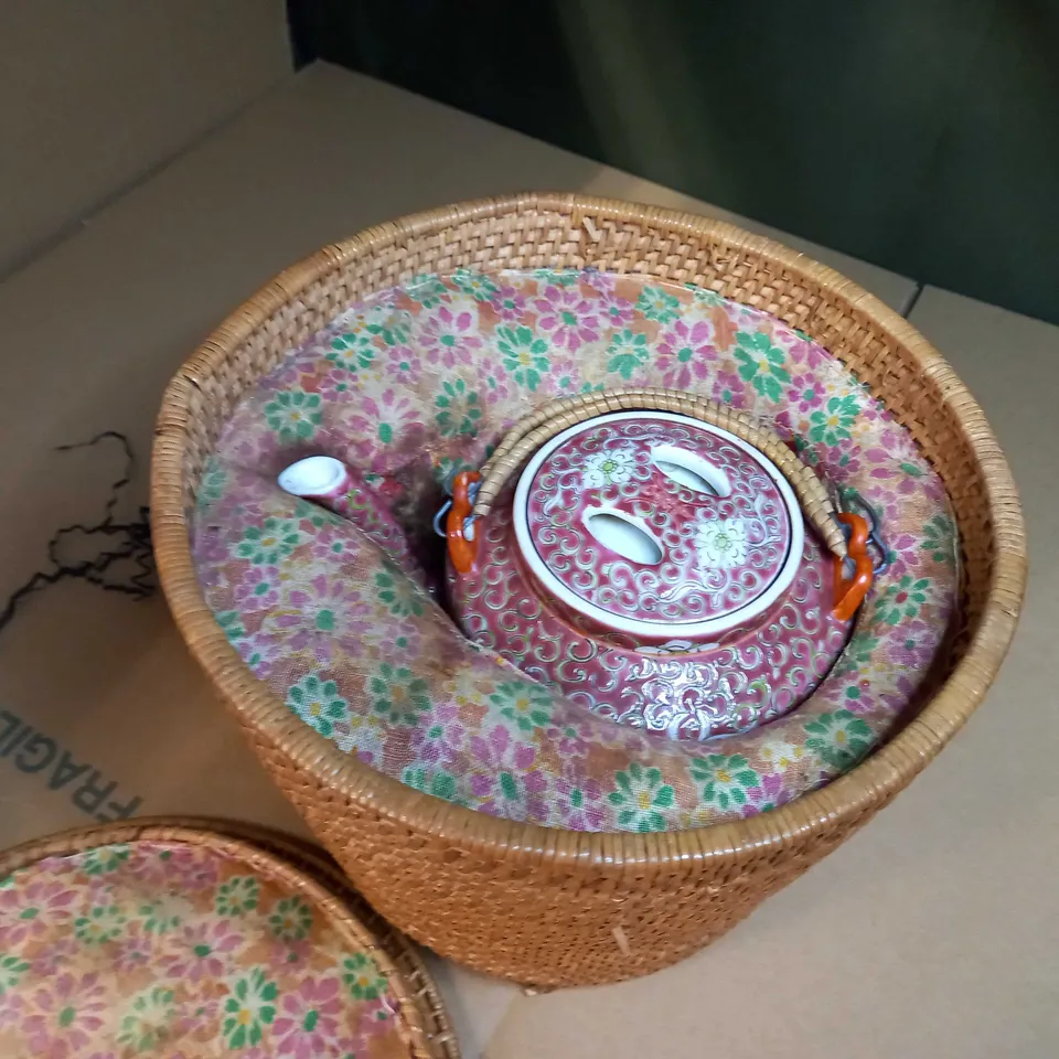 DESIGNER ASIAN INSPIRED TEA POT WITH PADDED CASE