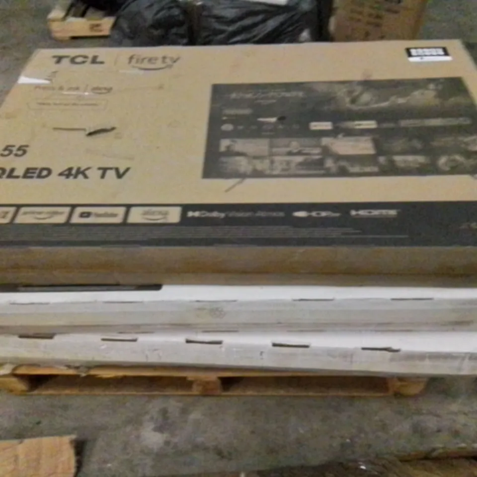 LOT CONTAINING 3 X ASSORTED TVS FOR SPARES AND REPAIRS ONLY