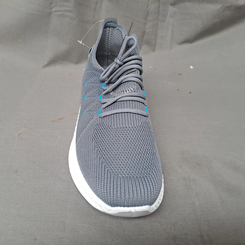 BOXED PAIR OF BXT YOGO FOAM CASUALS KNIT SHOES IN GREY SIZE 10
