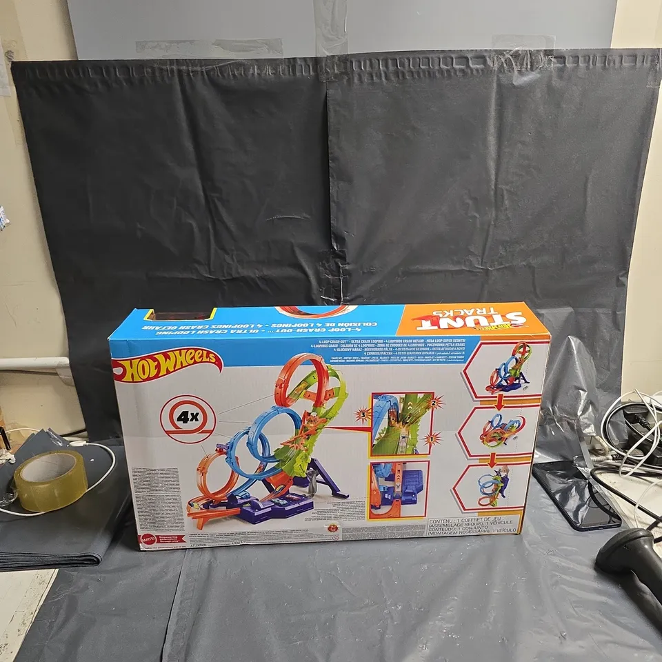 HOT WHEELS STUNT TRACKS 4-LOOP CRASH-OUT TOY SET .