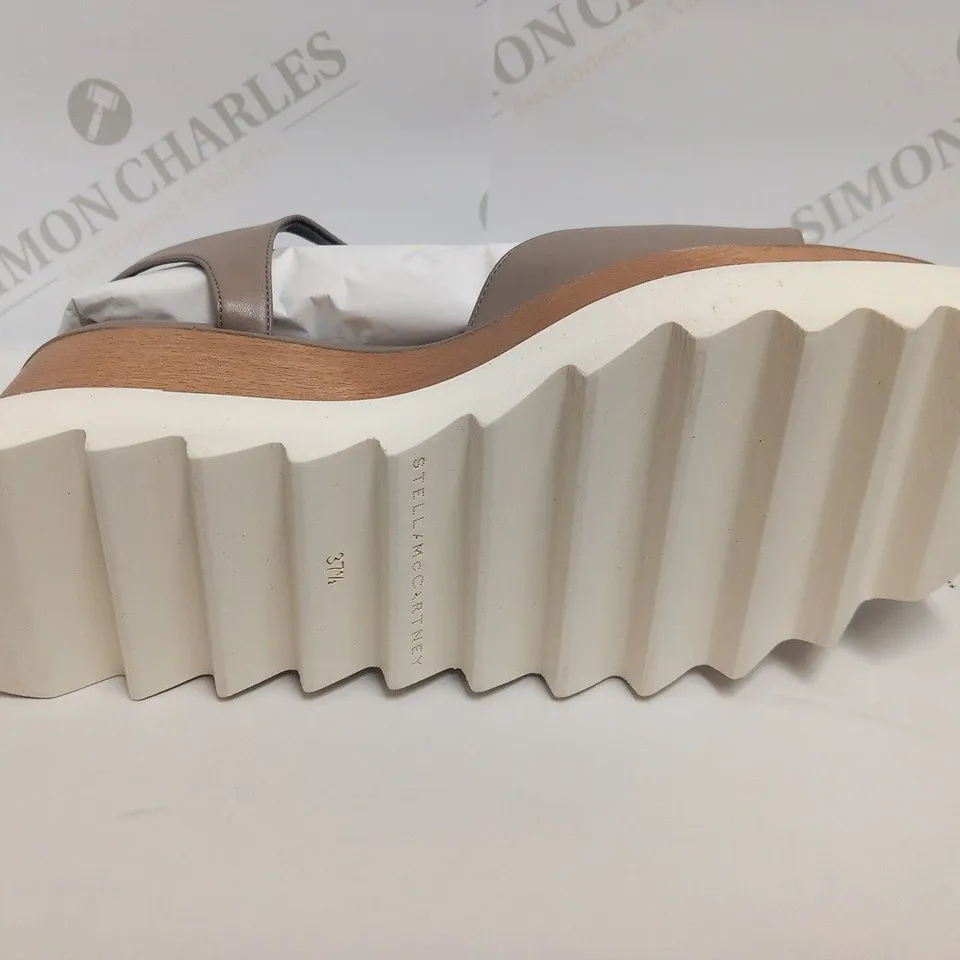 BOXED PAIR OF STELLA MCCARTNEY LIGHTGREY SANDAL SIZE 37.5