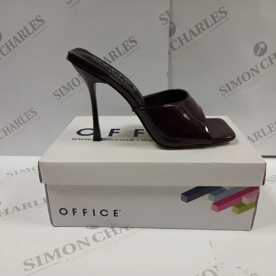 BOXED PAIR OF OFFICE LONDON HEIDI SQUARE TOE MULES IN BURGUNDY UK SIZE 7 