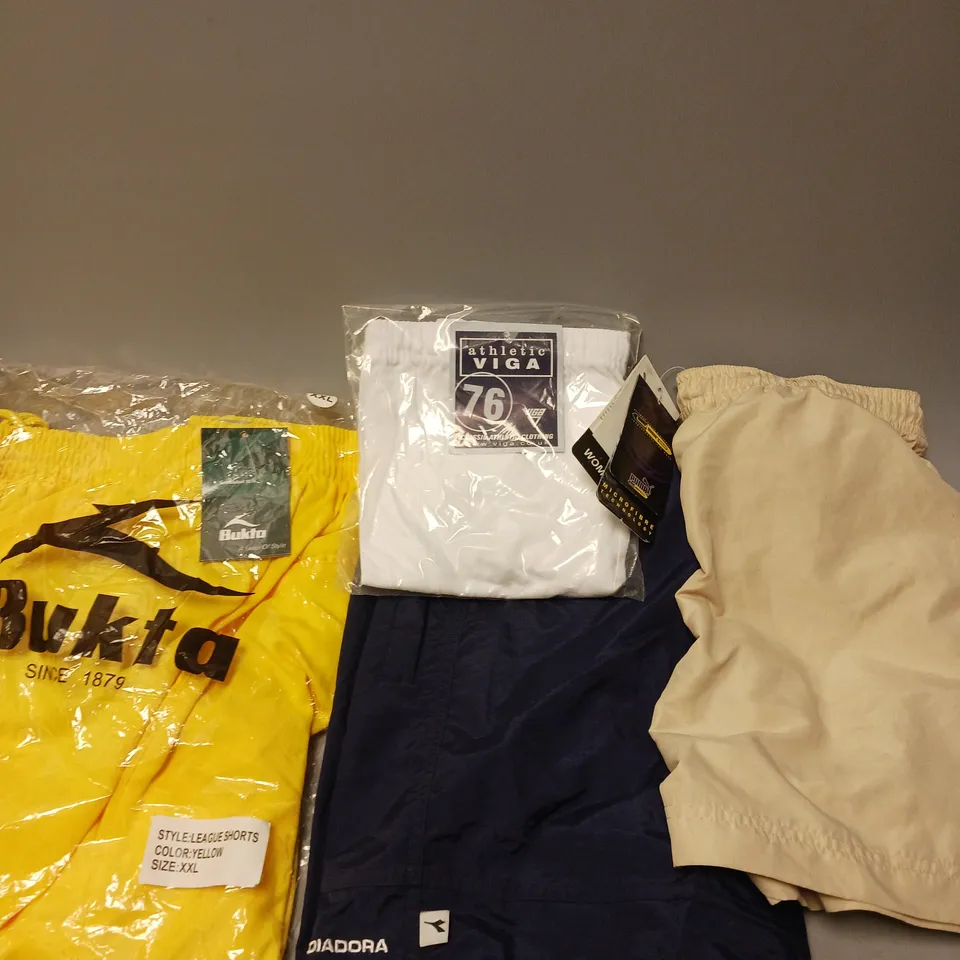 11 X ASSORTED ADULTS SHORTS IN VARIOUS BRANDS & SIZES TO INCLUDE UMBRO, PUMA, DIADORA ETC 