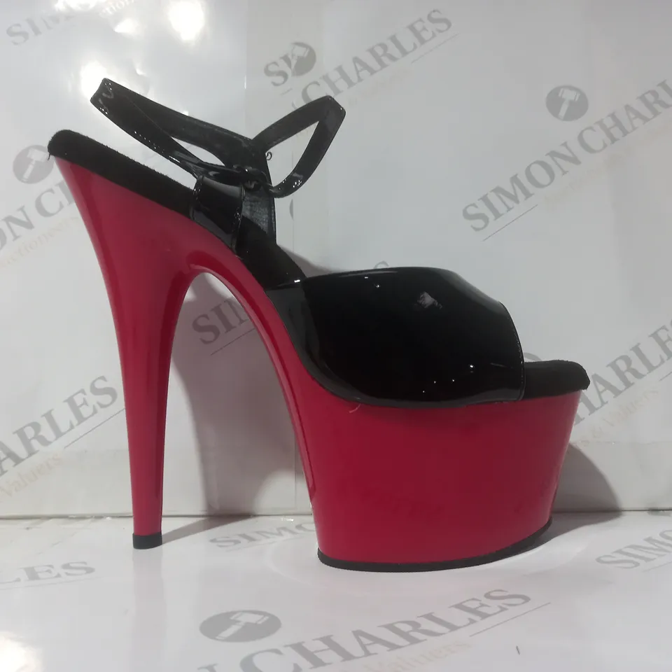 BOXED PAIR OF PLEASER OPEN TOE PLATFORM HIGH HEEL SHOES IN BLACK/RED UK SIZE 9