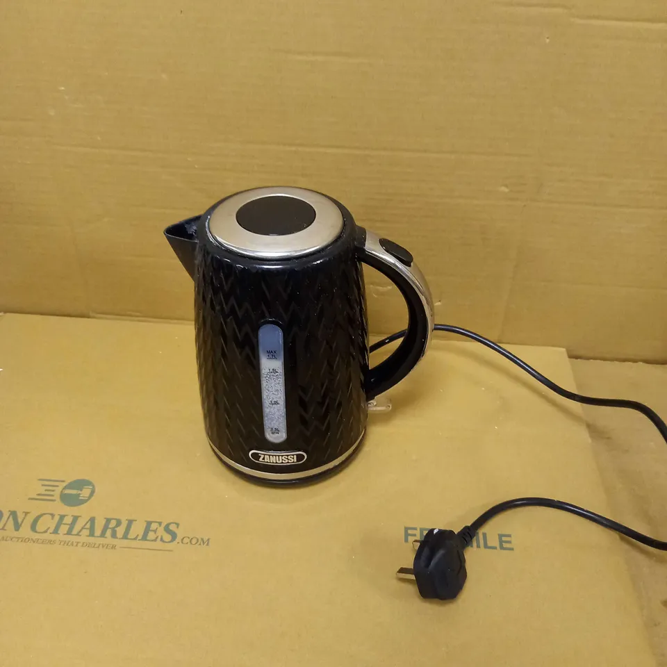 ZANUSSI BLACK CORDLESS KETTLE 