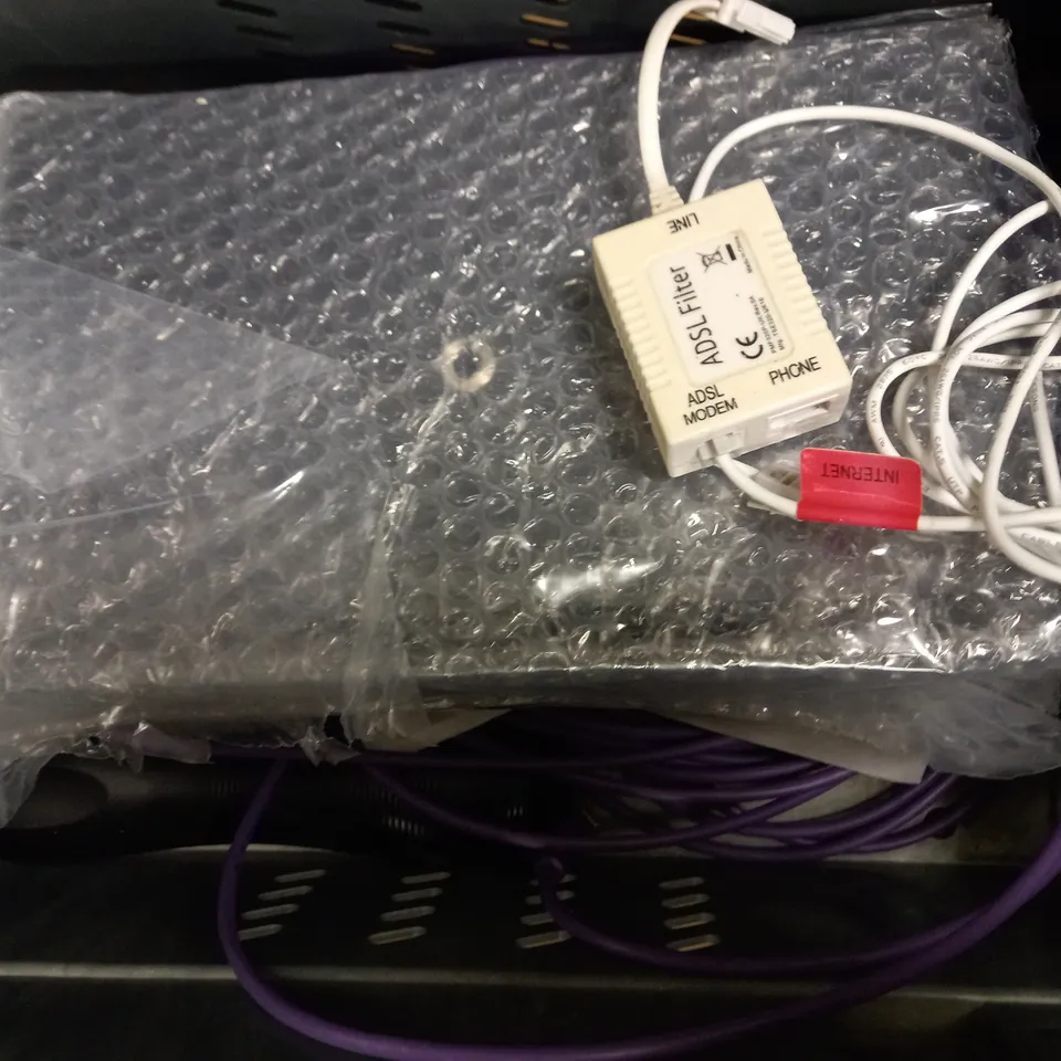 LOT OF 8 ASSORTED ELECTRICAL ITEMS, TO INCLUDE DVD PLAYER, REPLACEMENT XBOX DISC DRIVE, USB HUB, ETC