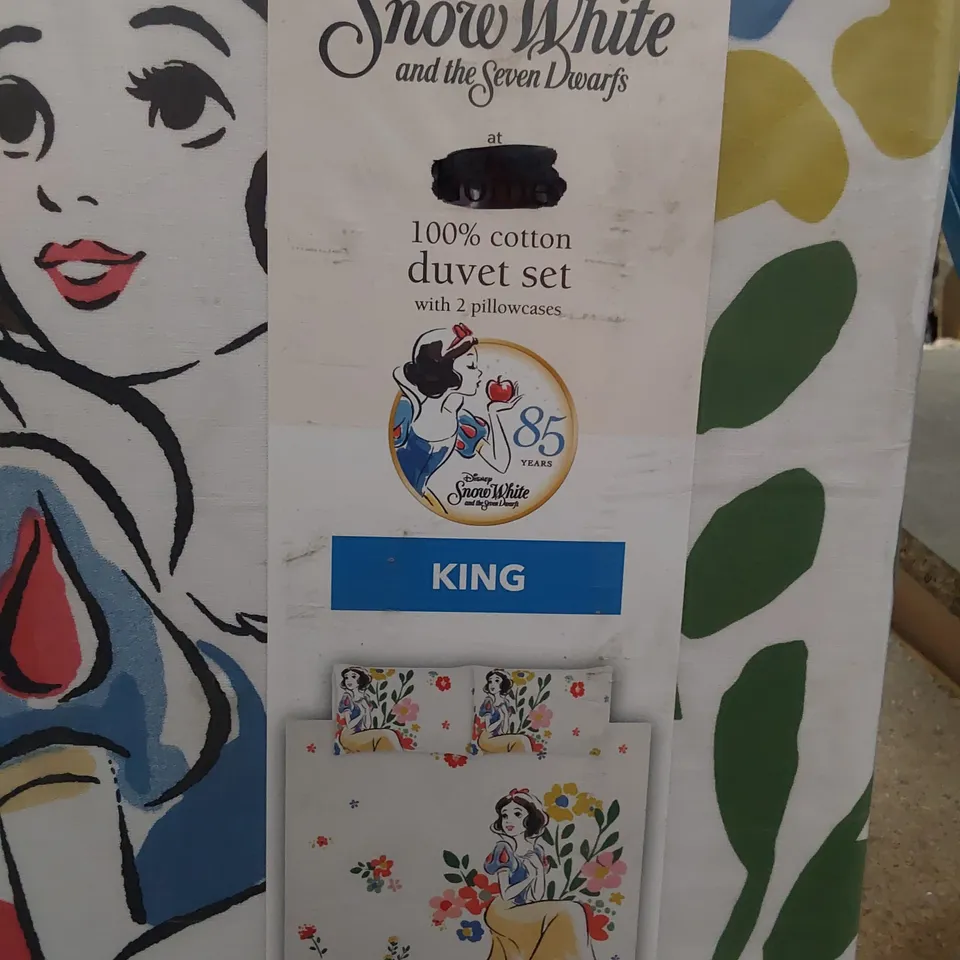 TWO SETS OF DISNEY SNOW WHITE KINGSIZE DUVET SETS