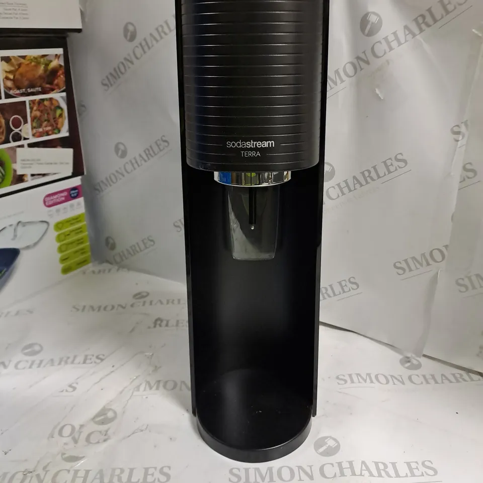 BOXED SODASTREAM SPIRIT ONE TOUCH SPARKLING WATER MAKER