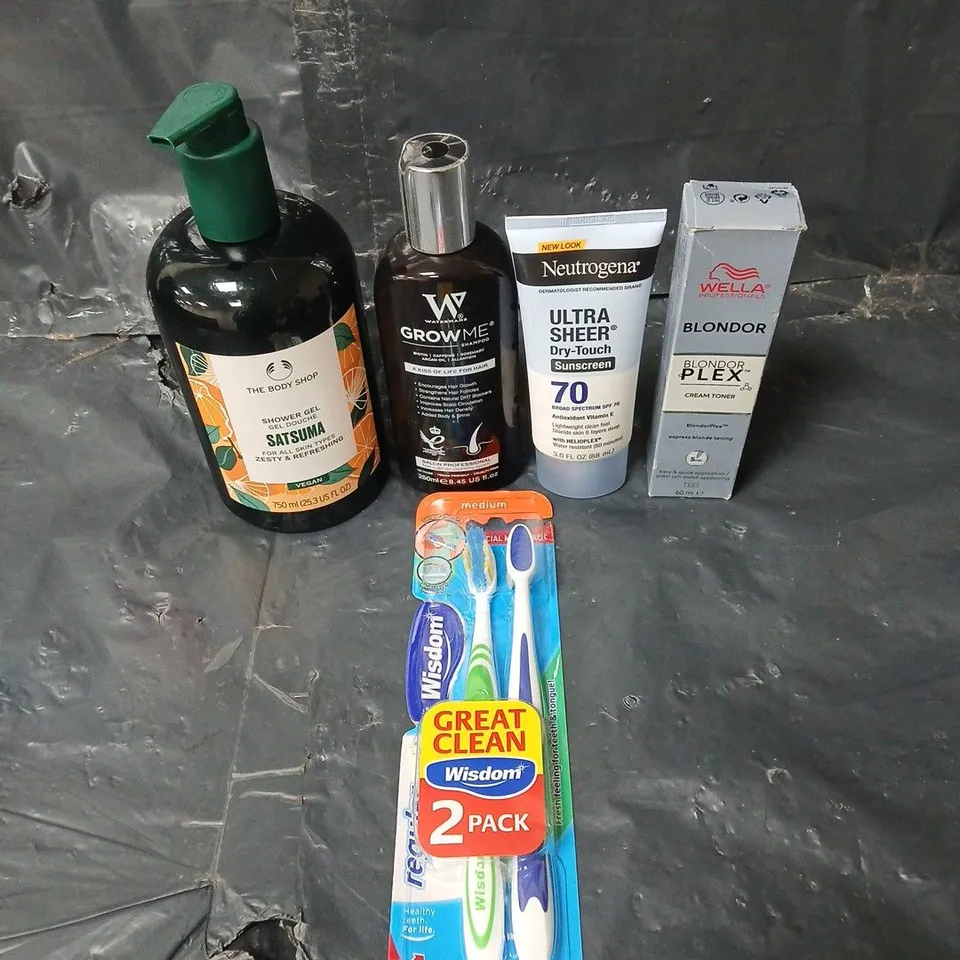 APPROXIMATEY 20 ASSORTED HEALTH AND BEAUTY PRODUCTS TO INCLUDE WISDOM TOOTHBRUSHES, THE BODY SHOP SHOWER GEL AND WELLA BLONDOR