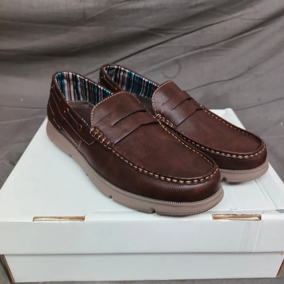 PAIR OF THOMAS BLUNT BROWN PENNY LOAFERS - 9