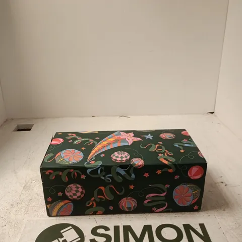CLASSIC ADVENT CALENDAR – 50 YEARS OF GIFTING (FESTIVE DECORATED BOX)
