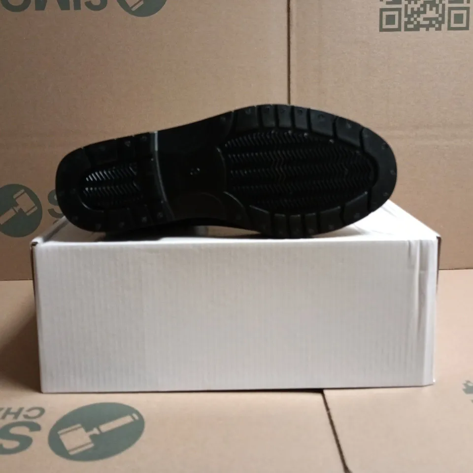 BOXED PAIR OF FESTIVAL WELLINGTON BOOTS IN BLACK SIZE 3