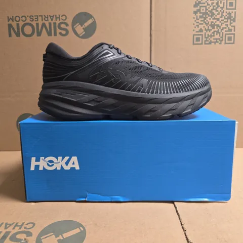 BOXED PAIR OF HOKA BONDI 7 TRAINERS IN BLACK SIZE UK 8