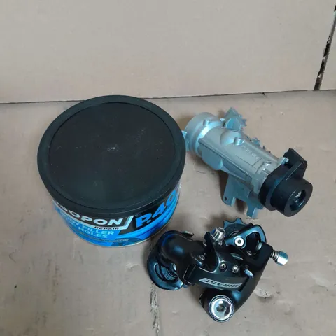 BOX OF ASSORTED CAR AND BIKE ITEMS TO INCLUDE - ISOPON - HORN - DERAILLEUR