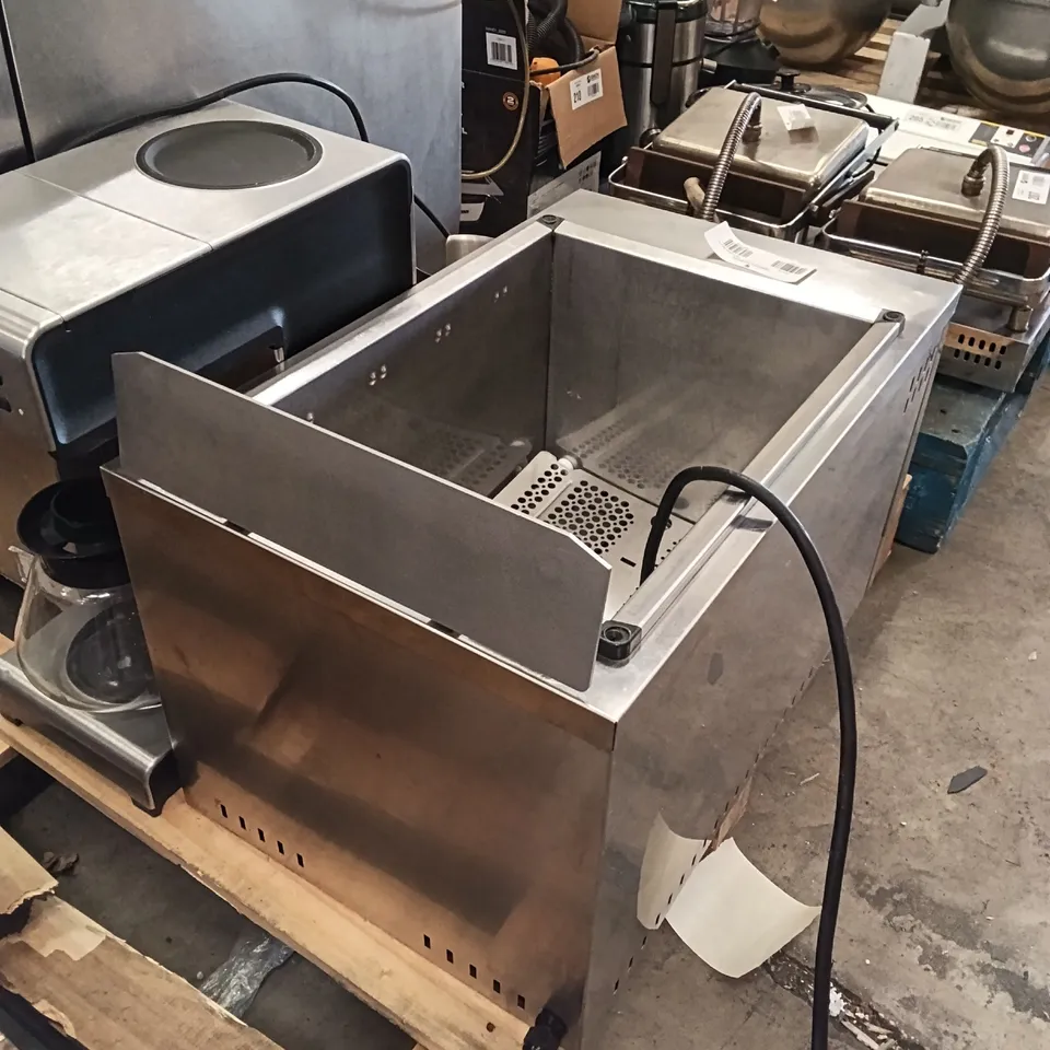 STAINLESS STEEL INSTANTA SV38 DIGITAL SOUS VIDE MACHINE.