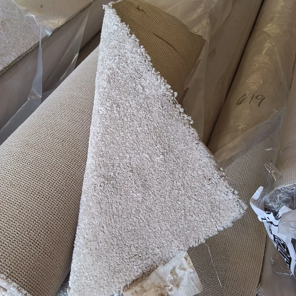 ROLL OF QUALITY SOFT NOBLE AB CARPET // APPROX SIZE: 4.0 X 6.2m